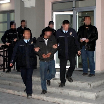 Hamal, son model araçta 55 kilo esrarla yakalandı