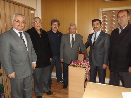 Pehlivan Başkandan güreşçilere plaket