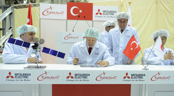 Başbakan ve bakanlar galoş giydi