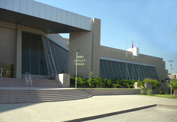 İzmir adliyesinde gizli saklı işler