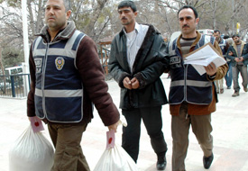 25 kilo esrarla yakalandılar