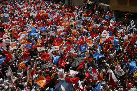 Konya'da Ak Partili seçmene 'yolsuzluk' soruldu