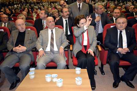 Akşener, Konya’da konferansa katıldı