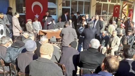 Tahir Akyürek, belde gezilerine devam ediyor