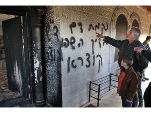 Yahudi yerleşimcilerden camiye saldırı