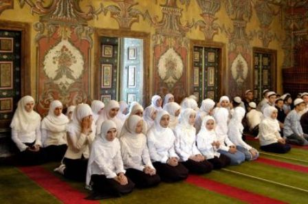 Kur'an Kursu Açılması İçin Dükkanlarını Bağışladı