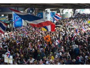 Tayland'da Protestocular Devlet Binalarını Hedef Aldı