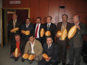 Ekmeğin helal belgesi mevcut