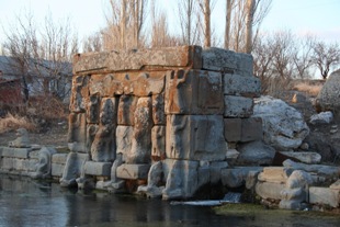 Eflatunpınar ekili araziyi kurtardı