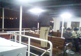 Namaz 'köprü'den sonra 'vapur'da