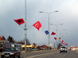 Kosova bağımsızlığını resmen ilan etti