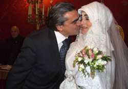 Ağca'nın nişanlısı 'komünist'le evlendi