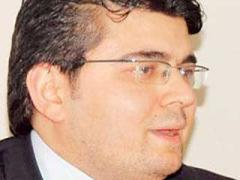 O tam bir diploma fabrikası