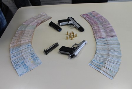 Maskeli banka soyguncuları yakalandı