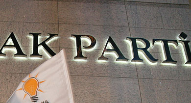 AK PARTi’DE ŞOK İSTİFA