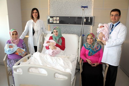 Tüp bebekler aynı gün doğdu