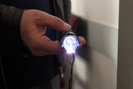 Elektro şok cihazıyla gasp