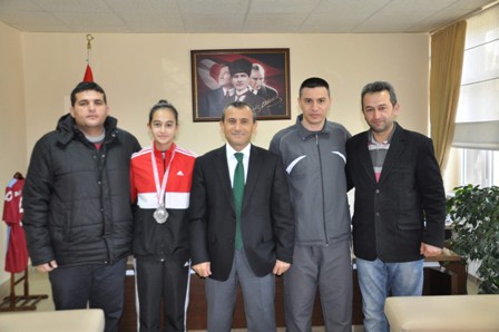 şampiyon taekwondocuya ödül