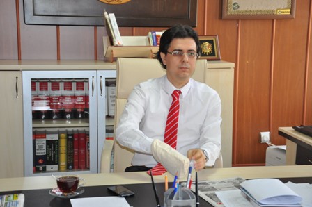 Başkan tombaladan çıktı