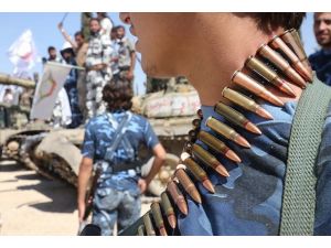 Muhalifler İki Cephede Savaşıyor