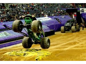 Canavar Kamyonlar Washington'da Yarıştı