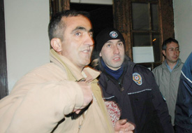 Okuma yazma bilmeyince kilitli kaldı