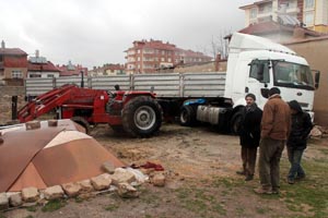 Hırsızlar tır çaldı