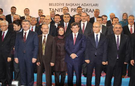 AK Parti, belediye başkan adaylarını tanıttı