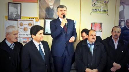 Tahir Akyürek, belde gezilerine devam ediyor