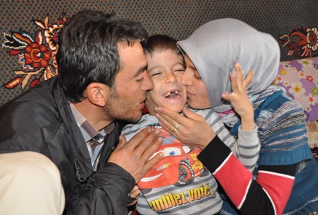 Küçük Efe evde eğitimle hayata tutundu