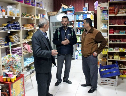 Gözleri görmeyen marketçiyi gasp ettiler