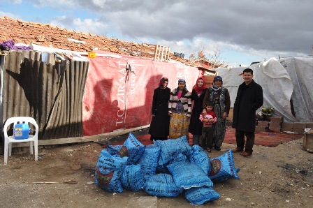 Öğretmenler üçüzlere yardım elini uzattı