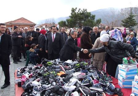 Salih Akkaya pazar esnafını ziyaret etti