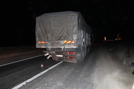 Kamyona arkadan çarpan otomobilde 1 kişi öldü 3 kişi yaralandı