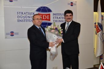 Stratejik Düşünce Enstitüsü'nde görev değişimi