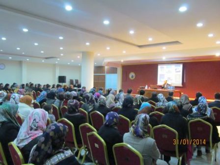 Aile konferansları vermeye devam ediyor