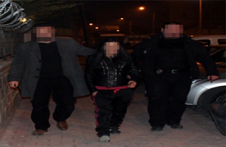 Pişman olup polise teslim oldu
