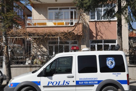Tüfekle karnına ateş edip intihar etti