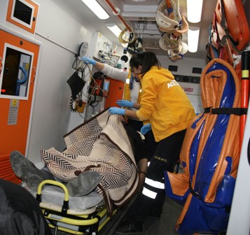 Motosiklet duvara çarptı: 1 yaralı