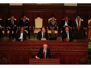 Tunus'ta yeni anayasa kutlamaları