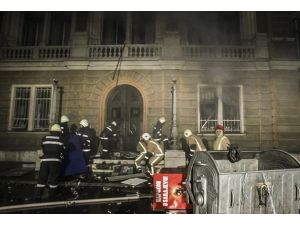 Bosna'daki protestolarda tarih yandı