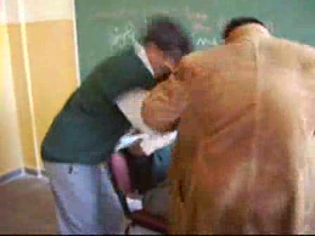 Öğretmen baldızına aşık öğrenciyi dövmüş
