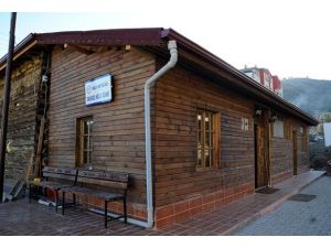 Çivisiz ahşap cami sökülerek yeniden tasarlandı
