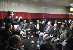 Demirel mahalle ziyaretlerine devam ediyor