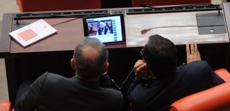 AK Partili vekiller ne yapıyor?