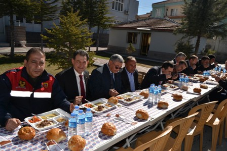 Kulu’da şehit ailesi yemek verdi