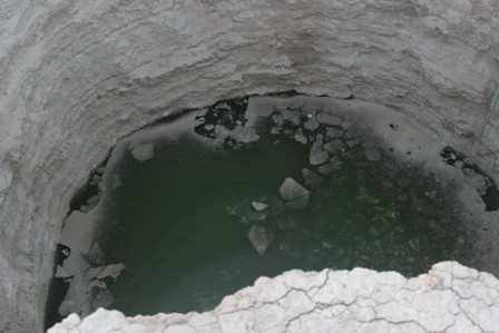 Karapınar'daki obruklar turistlerin ilgi odağı