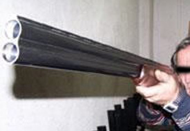 Tartıştığı kadının evini kurşunladı