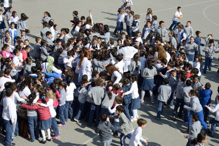 Sarılmanın önemine dikkat çektiler