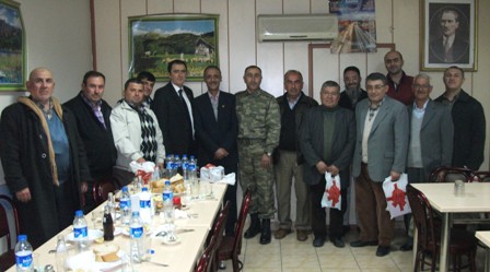 Muhtardan, ihtiyar heyetine plaket